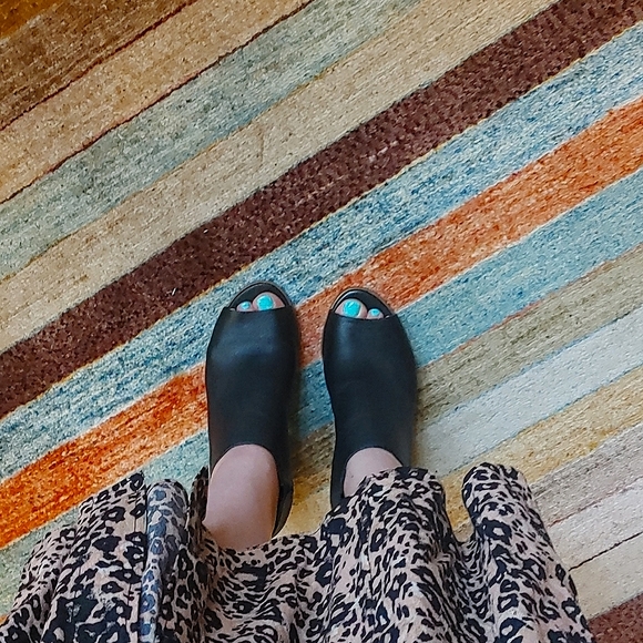 Peekaboo Toe Leather Heels - Picture 3 of 8